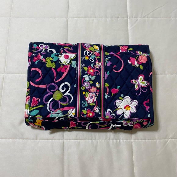 NWTs Vera Bradley Clutch Baby Changing Pad Floral Navy Great Baby Shower Gift!!! - Picture 3 of 4